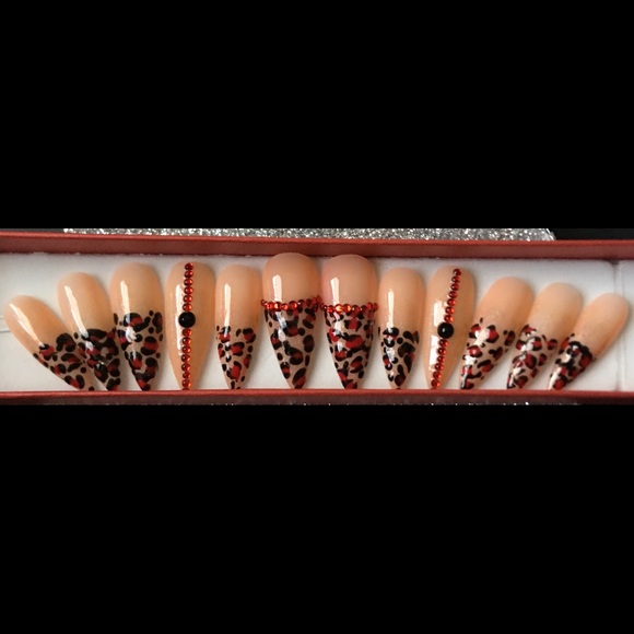 🐆 Red leopard print Press on Nails-Med(1,5,4,6,8) - Picture 3 of 10